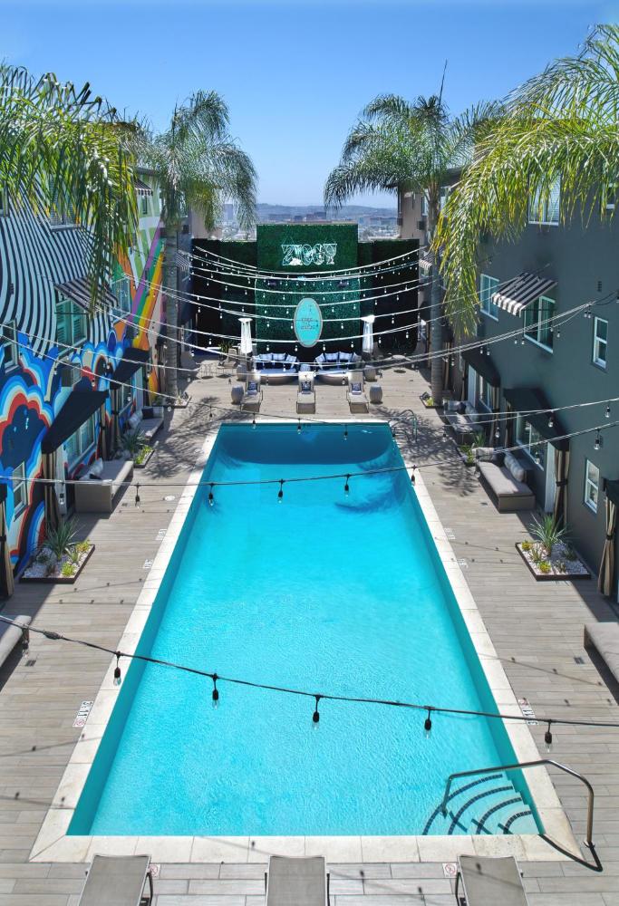 Pool View King interior
